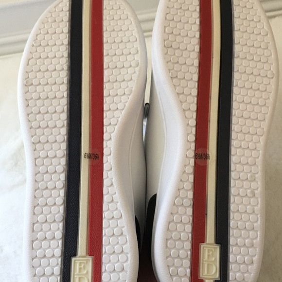 NWOB Ellen Degeneres Dog Sneakers - Picture 8 of 8